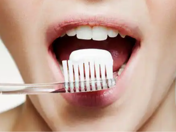 上了年紀的老年人如何刷牙？